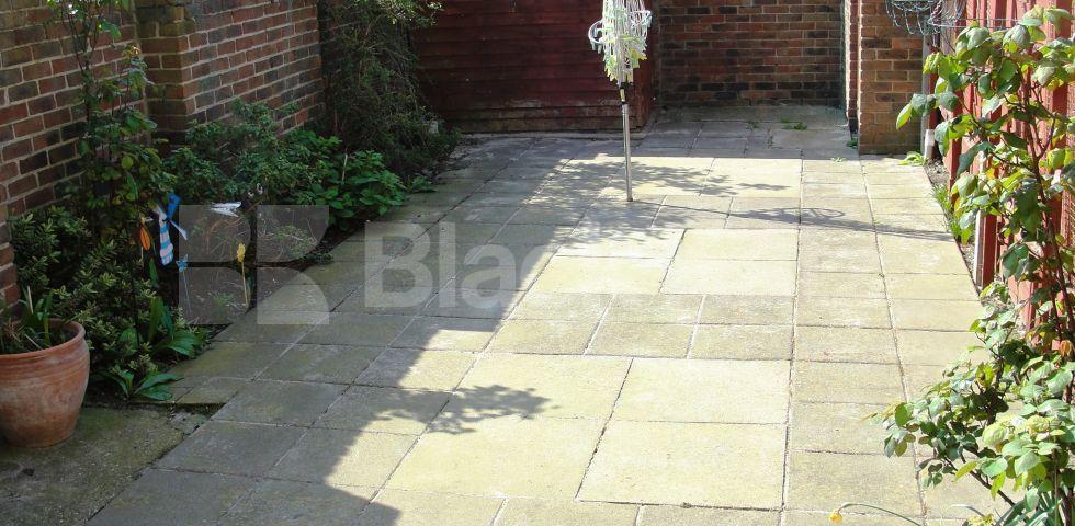 			NEW INSTRUCTION (private parking/ garage, 3 Bedroom, 1 bath, 1 reception End Terraced House			 Nightingale Vale , Woolwich 