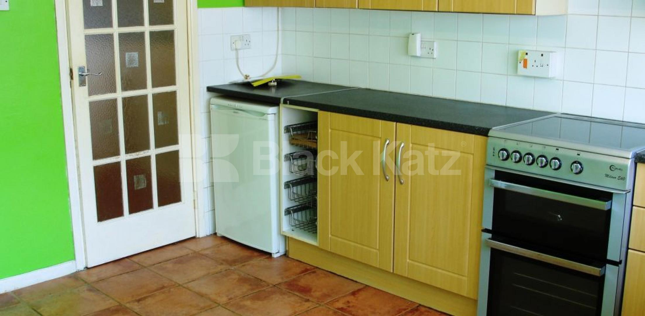 			NEW INSTRUCTION (private parking/ garage, 3 Bedroom, 1 bath, 1 reception End Terraced House			 Nightingale Vale , Woolwich 