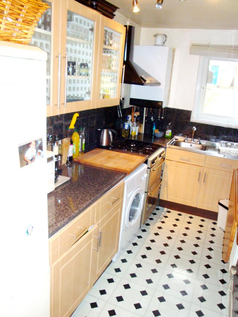 			NEW INSTRUCTION, 1 Bedroom, 1 bath, 1 reception Flat			 Victoria Road, HENDON