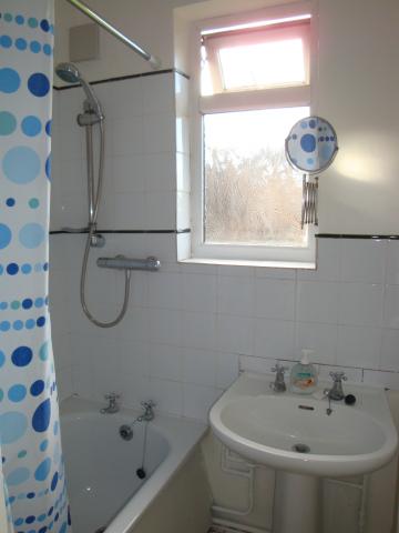 			COMMUNAL GARDENS!, 2 Bedroom, 1 bath, 1 reception Flat			 Cricklewood Lane, CHILDS HILL/GOLDERS GREEN