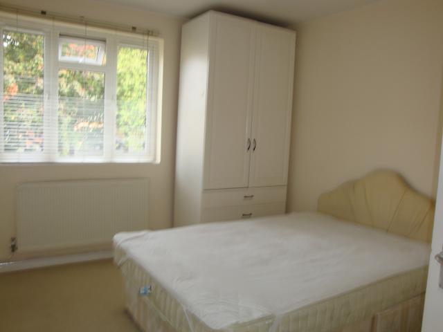 			COMMUNAL GARDENS!, 2 Bedroom, 1 bath, 1 reception Flat			 Cricklewood Lane, CHILDS HILL/GOLDERS GREEN