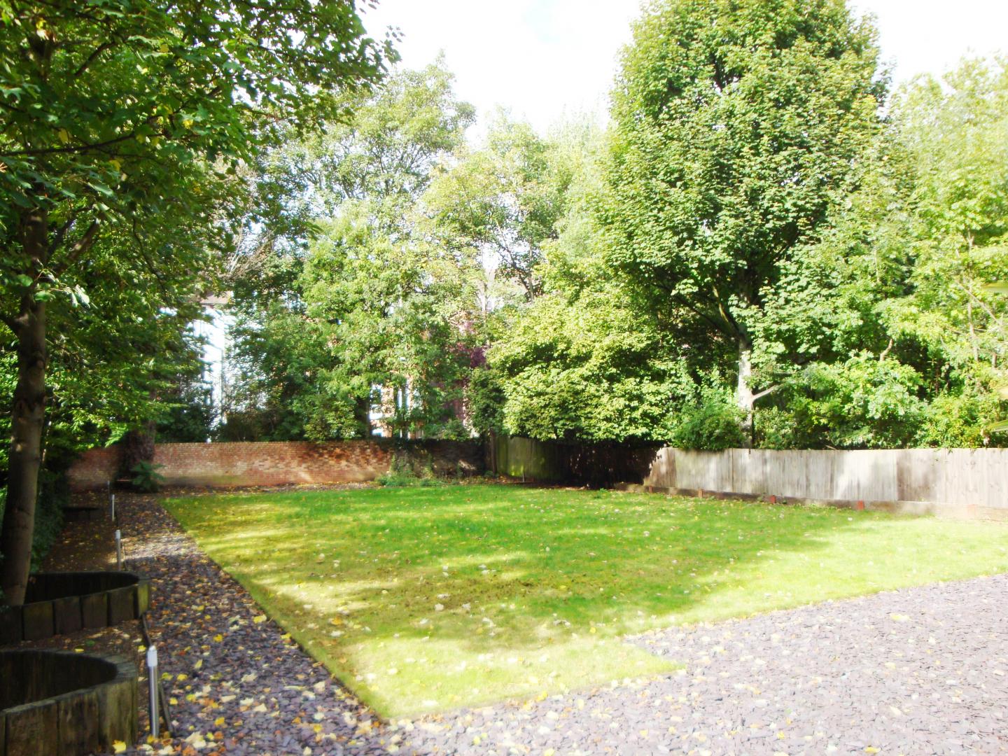 			NEW INSTRUCTION, Studio Apartment, 1 bath, 1 reception Studio			 Fitzjohns Avenue, HAMPSTEAD