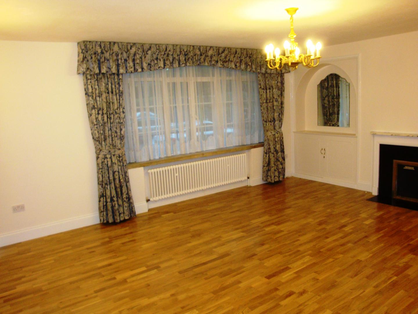 			NEW INSTRUCTION, 3 Bedroom, 1 bath, 1 reception Flat			 Willesden Lane, KILBURN/BRONDESBURY
