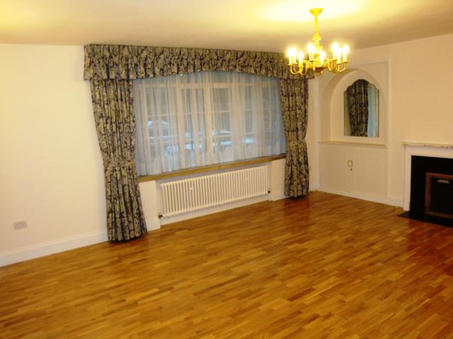 			NEW INSTRUCTION, 3 Bedroom, 1 bath, 1 reception Flat			 Willesden Lane, KILBURN/BRONDESBURY