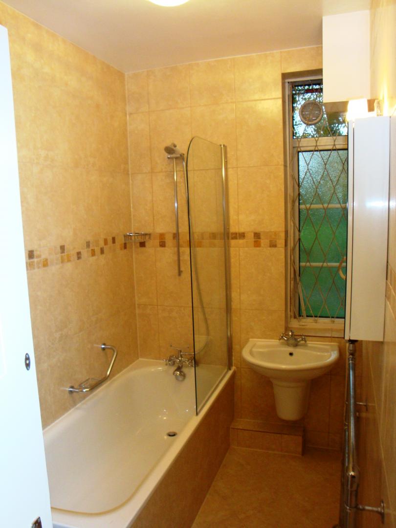 			NEW INSTRUCTION, 3 Bedroom, 1 bath, 1 reception Flat			 Willesden Lane, KILBURN/BRONDESBURY