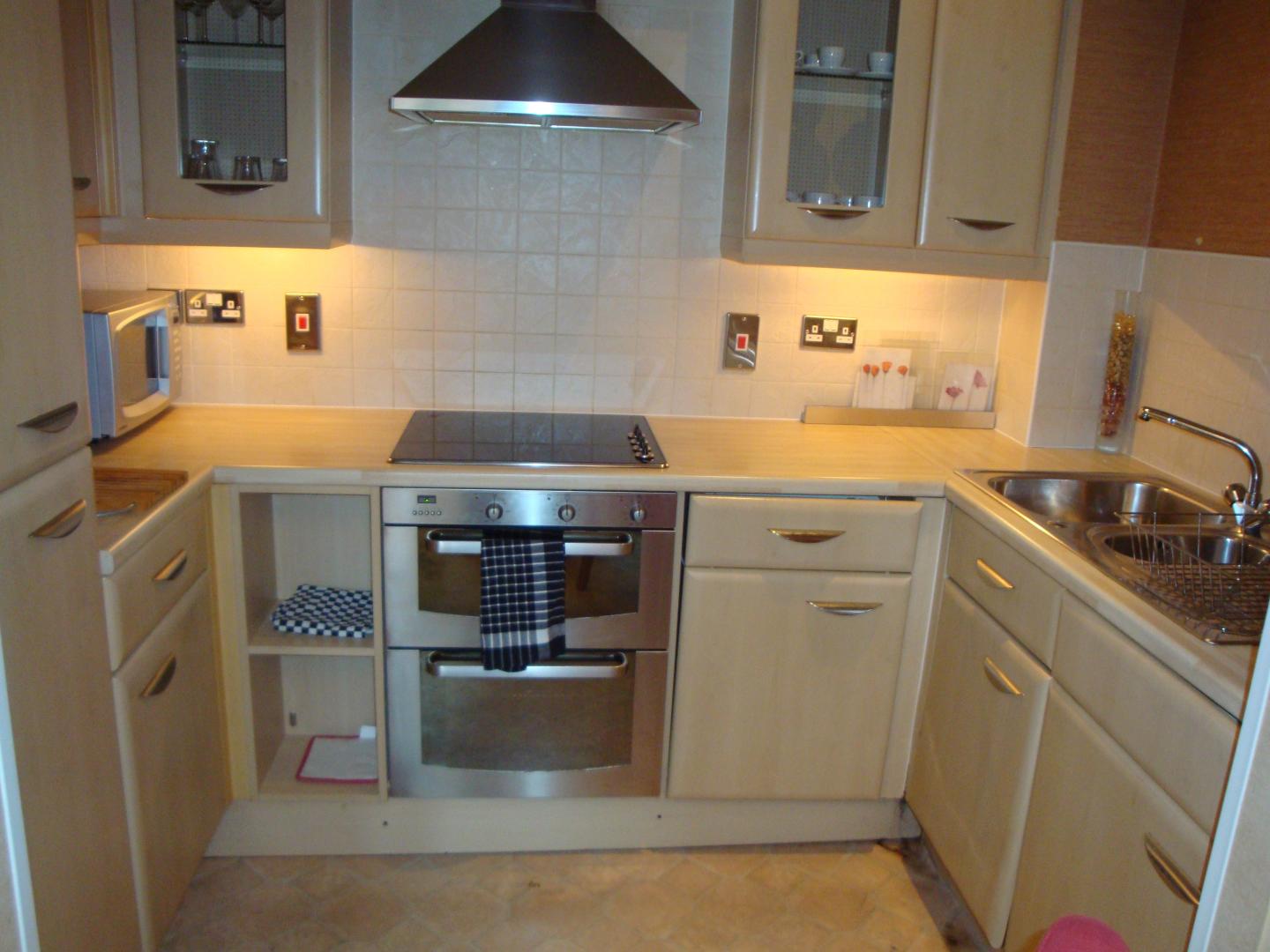 			2 Bedroom, 1 bath, 1 reception Flat			 High Road, FINCHLEY