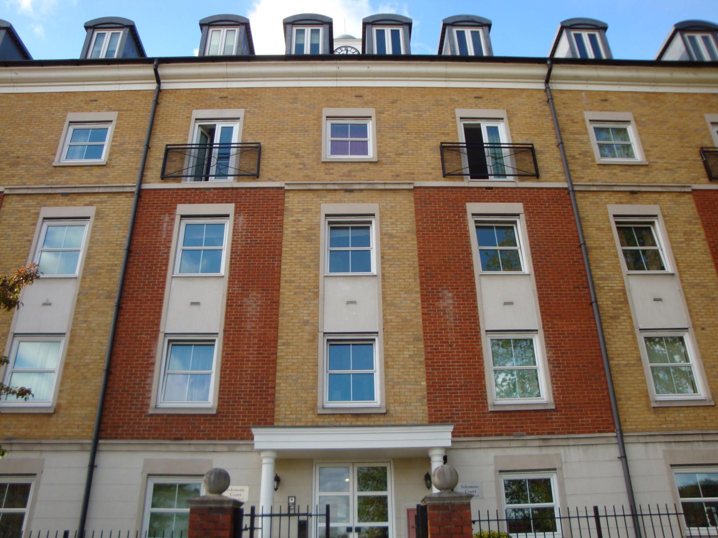 			2 Bedroom, 1 bath, 1 reception Flat			 High Road, FINCHLEY