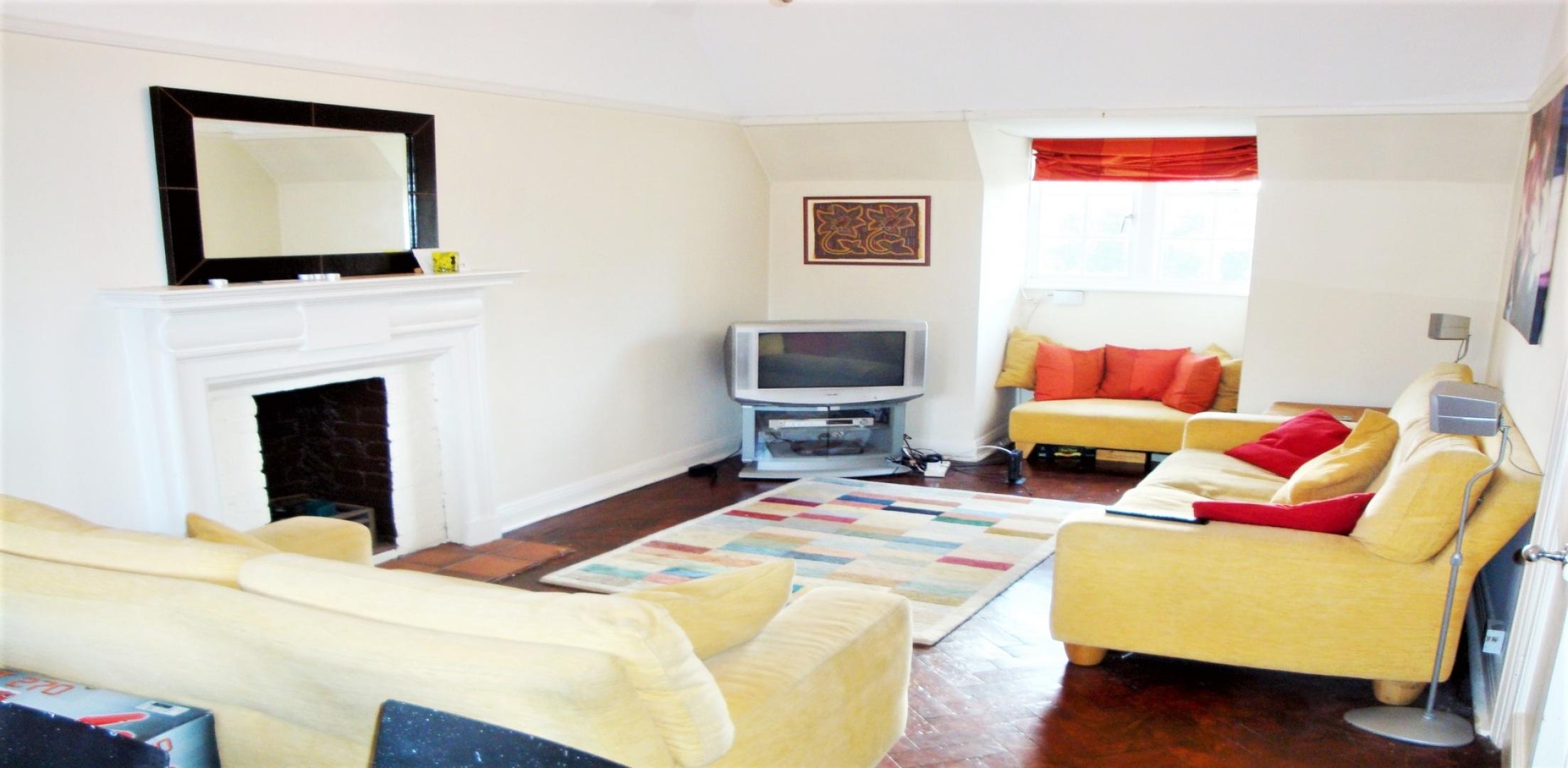 			NEW INSTRUCTION, 3 Bedroom, 1 bath, 1 reception Flat			 Lyttelton Road, EAST FINCHLEY/HAMPSTEAD GARDEN SUBURB