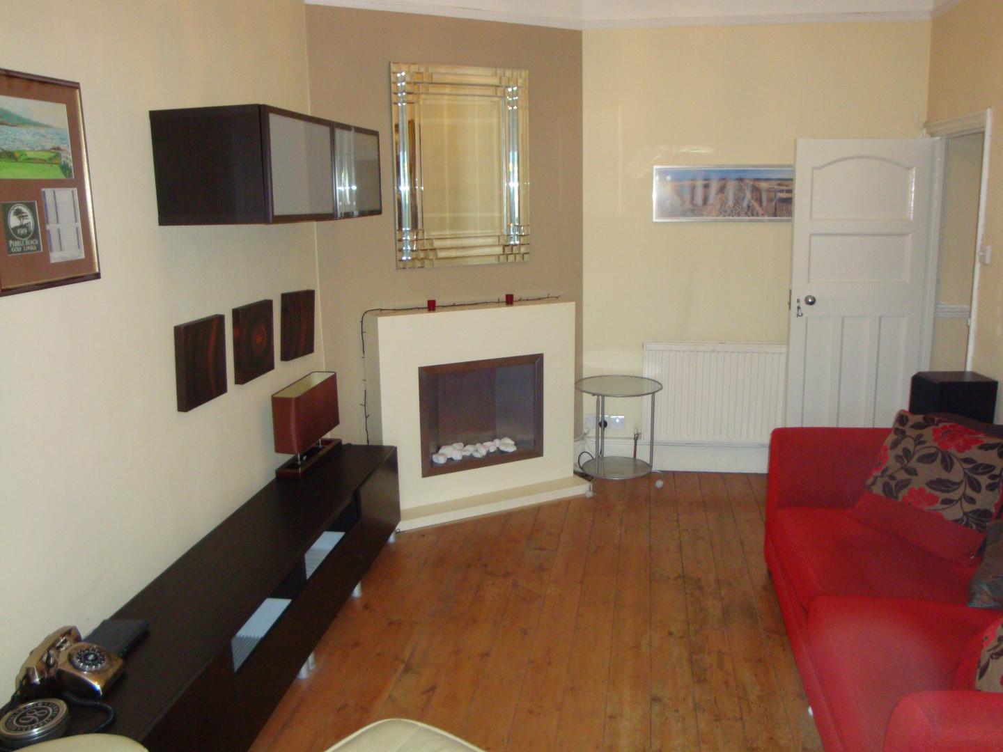 			PRIVATE GARDEN, 2 Bedroom, 1 bath, 1 reception Flat			 All Souls Ave, KENSAL GREEN