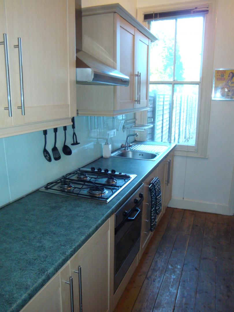 			PRIVATE GARDEN, 2 Bedroom, 1 bath, 1 reception Flat			 All Souls Ave, KENSAL GREEN