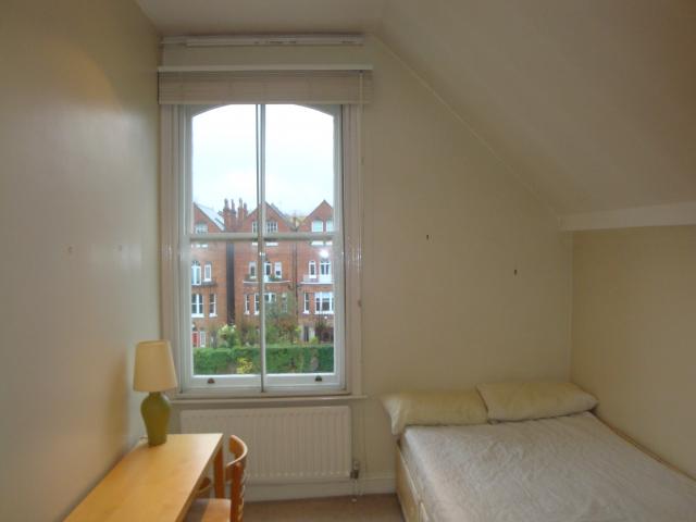 			Huge communal gardens, 2 Bedroom, 1 bath, 1 reception Flat			 Greencroft Gardens, WEST HAMPSTEAD