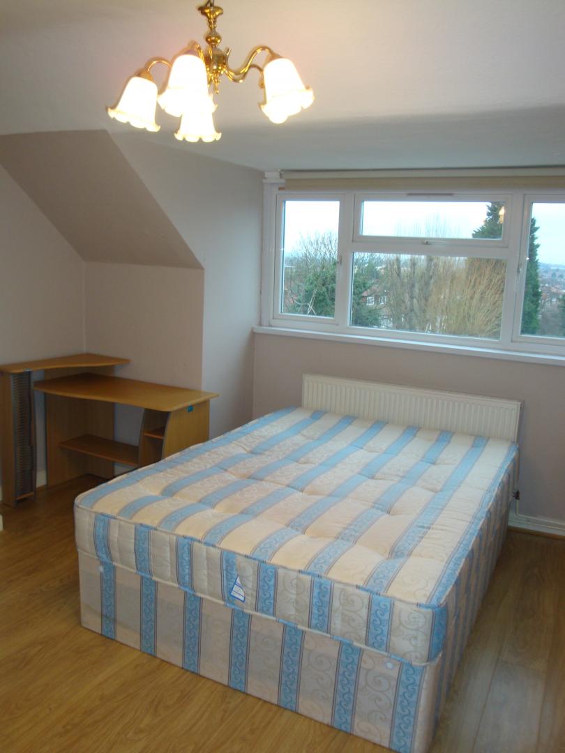 			NEW INSTRUCTION, 1 Bedroom, 1 bath, 1 reception Flat			 Finchley Road, GOLDERS GREEN