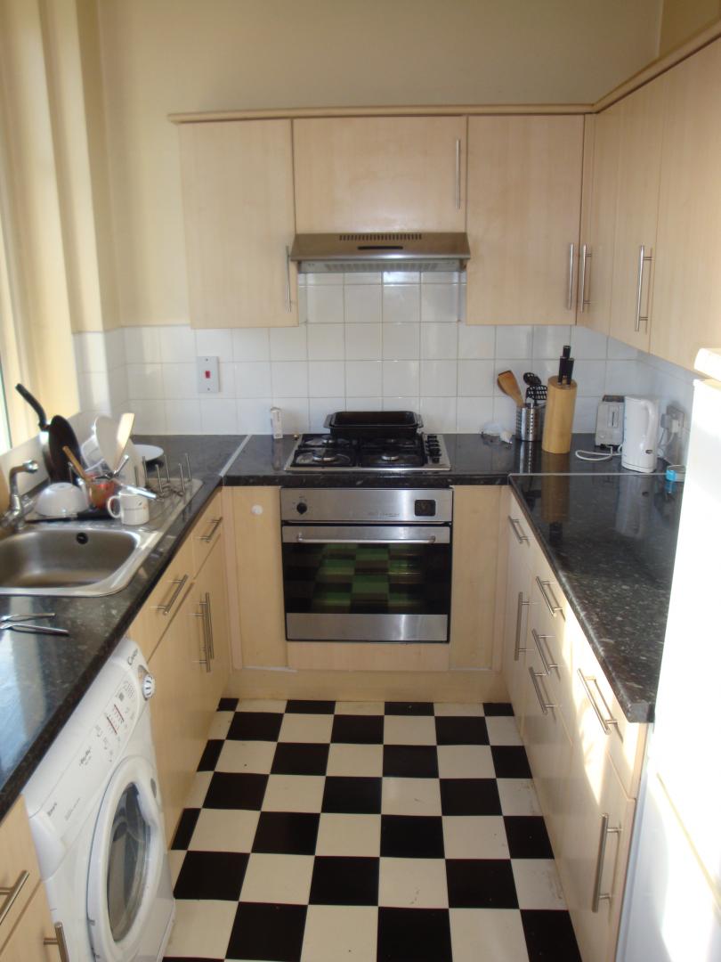 			2 Bedroom, 1 bath, 1 reception Flat			 Brondesbury Villas, QUEENS PARK