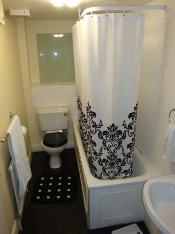 			2 Bedroom, 1 bath, 1 reception Flat			 Brondesbury Villas, QUEENS PARK