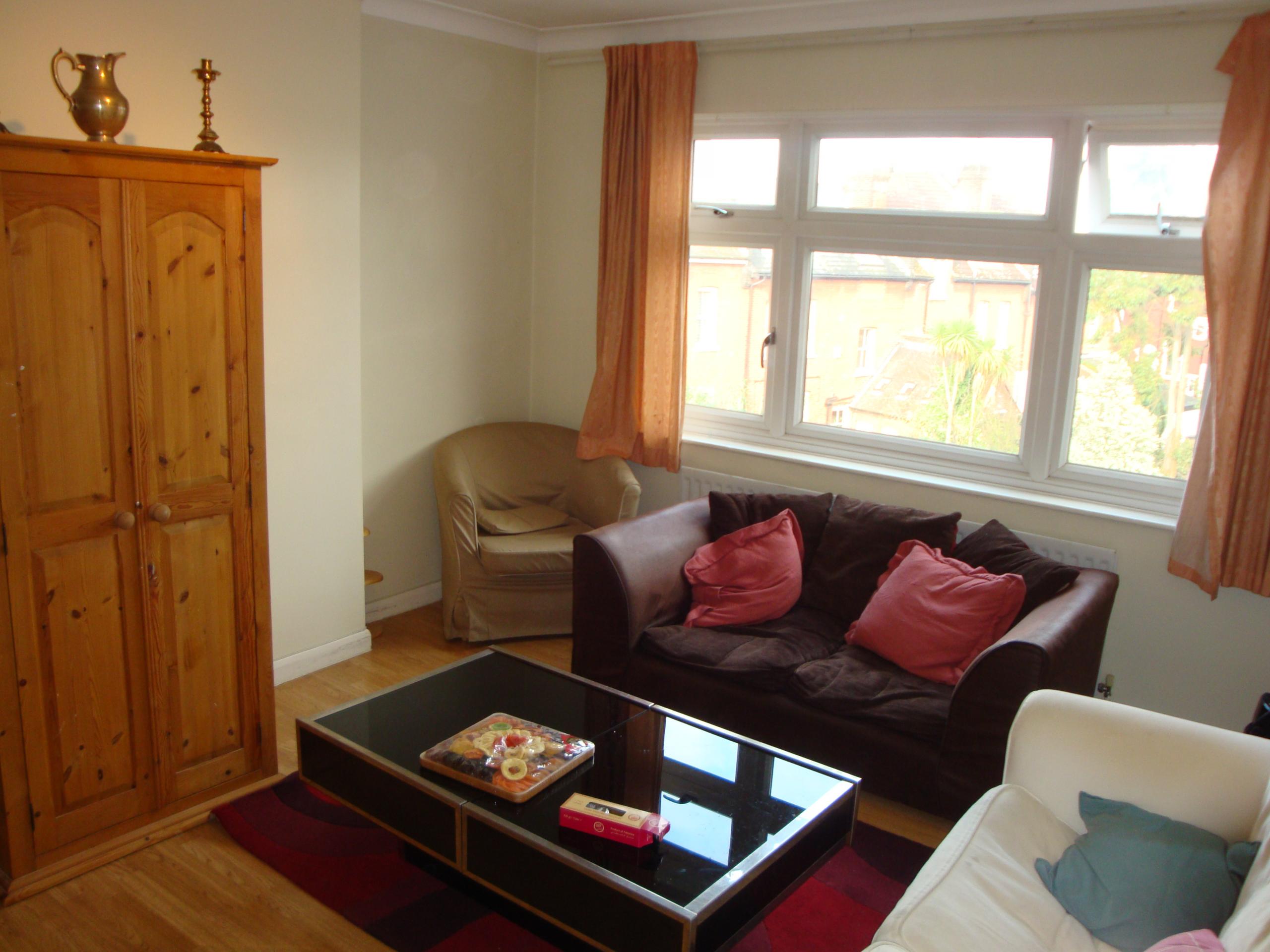 			2 Bedroom, 1 bath, 1 reception Flat			 Grosvenor Gardens, WILLESDEN GREEN NW2