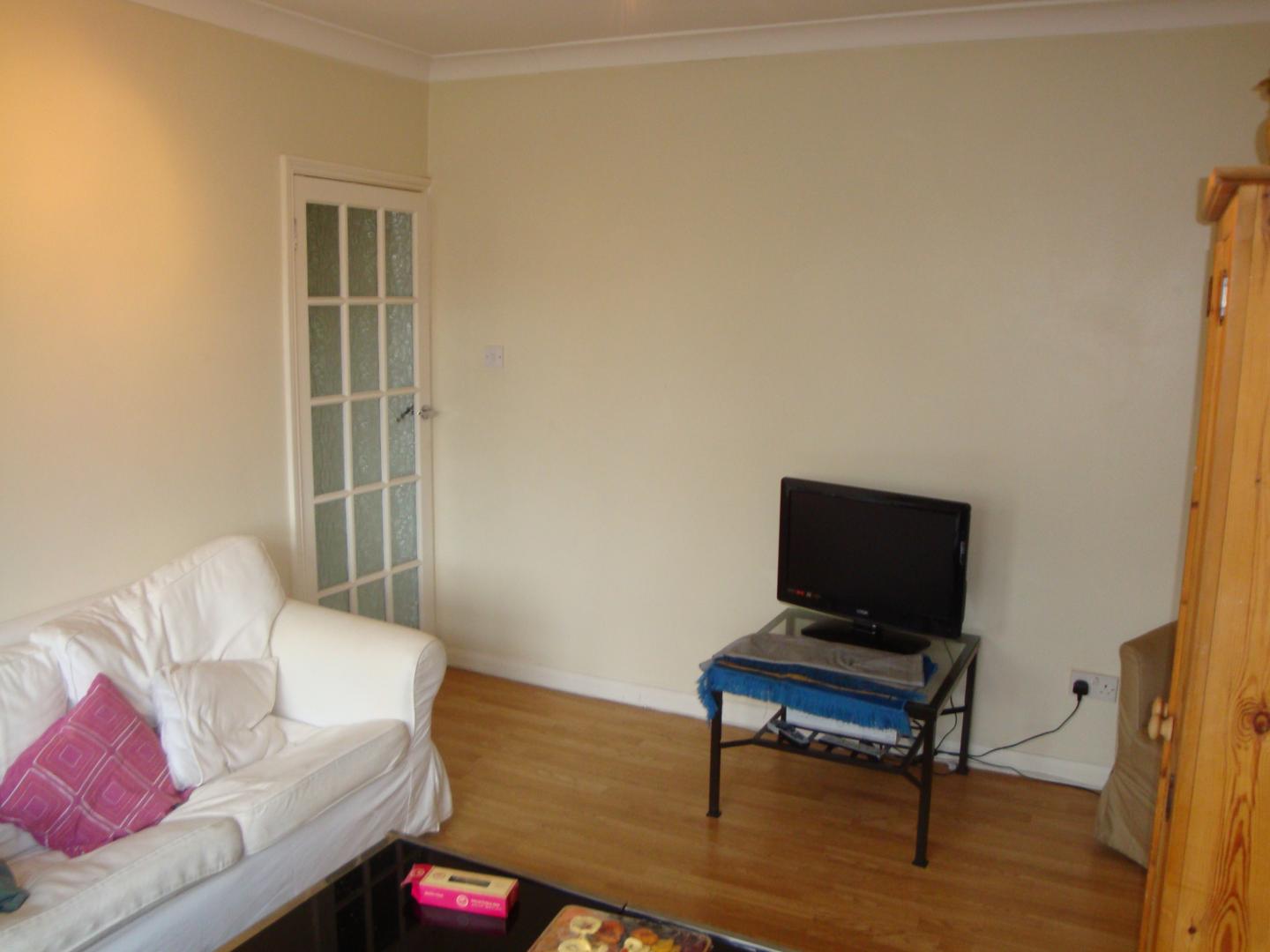 			2 Bedroom, 1 bath, 1 reception Flat			 Grosvenor Gardens, WILLESDEN GREEN