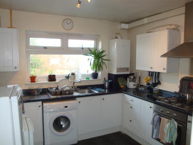 			2 Bedroom, 1 bath, 1 reception Flat			 Grosvenor Gardens, WILLESDEN GREEN