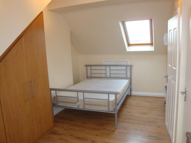 			Studio Apartment, 1 bath, 1 reception Flat			 Highfield Avenue, GOLDERS GREEN