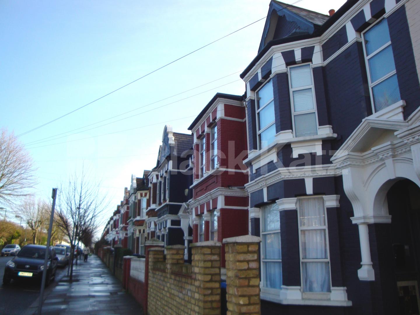 Immaculate condition and decor Studio Apartment, Furnished Studio in