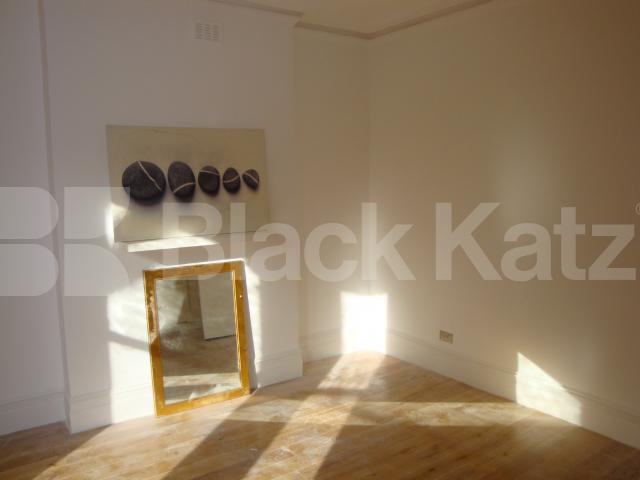 			NEW INSTRUCTION!, 4 Bedroom, 1 bath, 1 reception Flat			 Shirland Road, MAIDA VALE