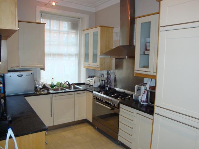 			1 month deposit instead of 6 weeks, saving you £825!, 2 Bedroom, 1 bath, 1 reception Flat			 Kings Gardens, WEST HAMPSTEAD