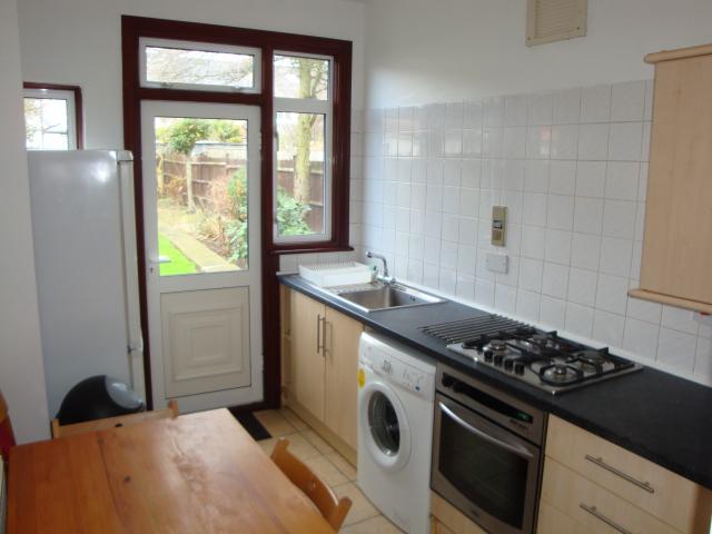 			1 month deposit instead of 6 weeks, saving you £867!, 4 Bedroom, 1 bath, 1 reception House			 Leigh Gardens, KENSAL RISE