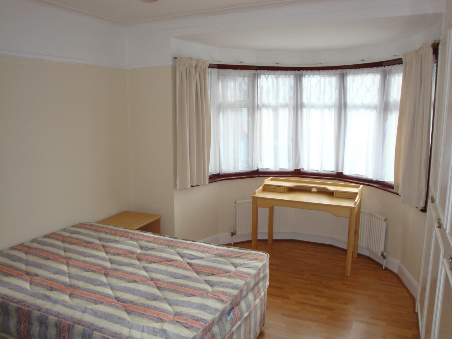 			1 month deposit instead of 6 weeks, saving you £867!, 4 Bedroom, 1 bath, 1 reception House			 Leigh Gardens, KENSAL RISE