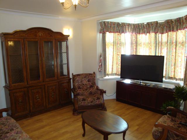 			4 Bedroom, 1 bath, 1 reception House			 Cheyne Walk, HENDON