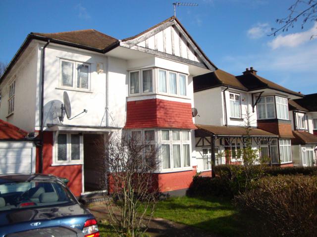 			4 Bedroom, 1 bath, 1 reception House			 Cheyne Walk, HENDON