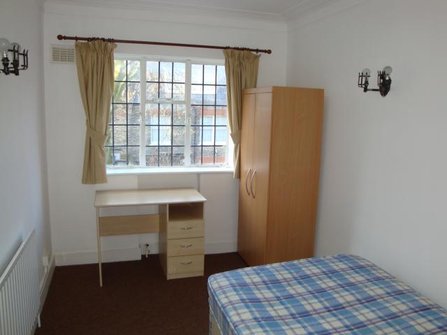 			3 Bedroom, 1 bath, 1 reception Flat			 Belsize Avenue, BELSIZE PARK