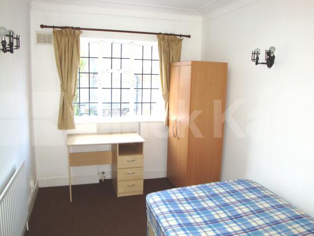 			UNDER OFFER!, 3 Bedroom, 1 bath, 1 reception Flat			 Belsize Avenue, BELSIZE PARK