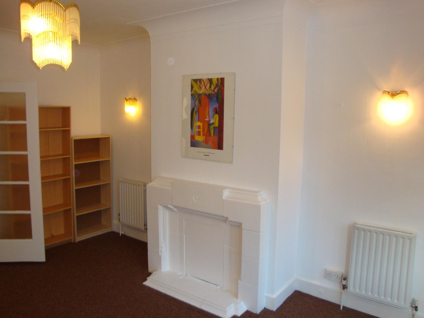 			3 Bedroom, 1 bath, 1 reception Flat			 Belsize Avenue, BELSIZE PARK