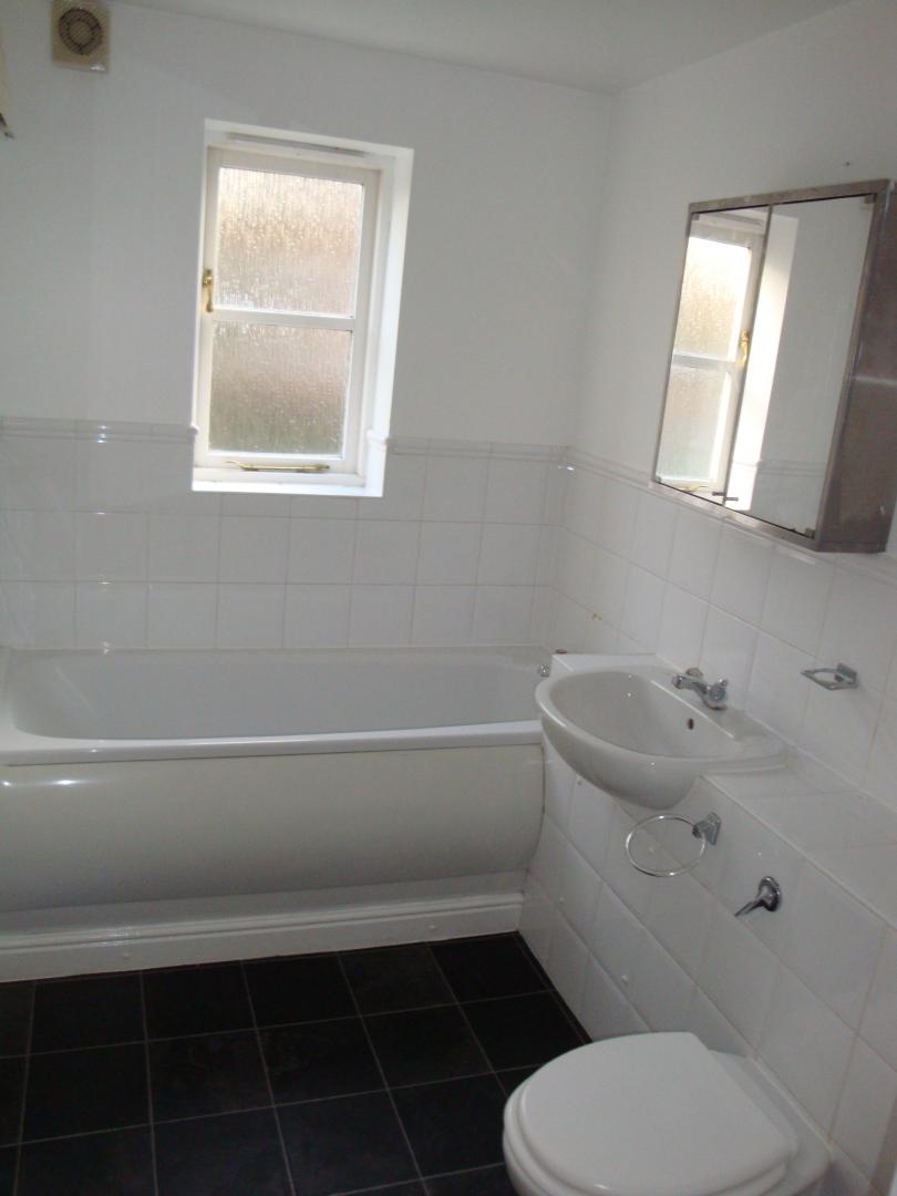 			2 Bedroom, 1 bath, 1 reception Flat			 Vanderville Gardens, EAST FINCHLEY