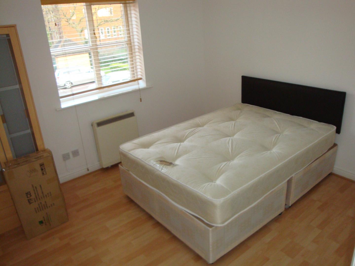 			2 Bedroom, 1 bath, 1 reception Flat			 Vanderville Gardens, EAST FINCHLEY
