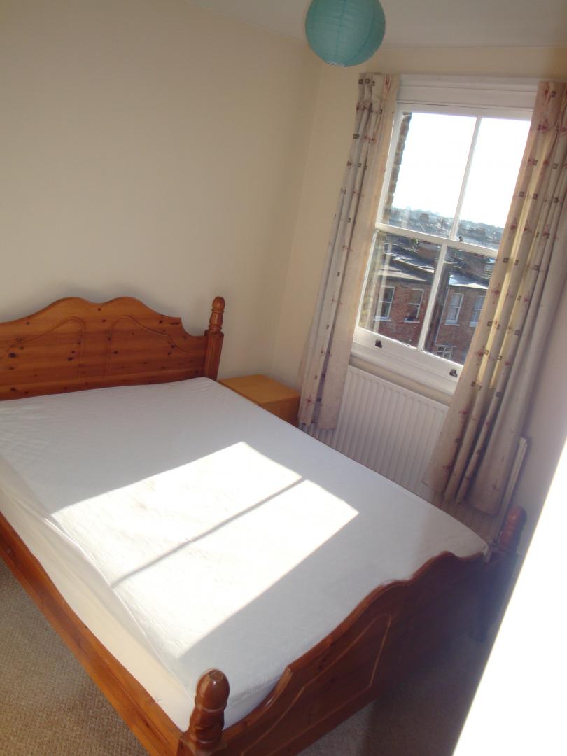 			1 month deposit instead of 6 weeks, saving you £566.67, 2 Bedroom, 1 bath, 1 reception Flat			 St Julians Road, KILBURN