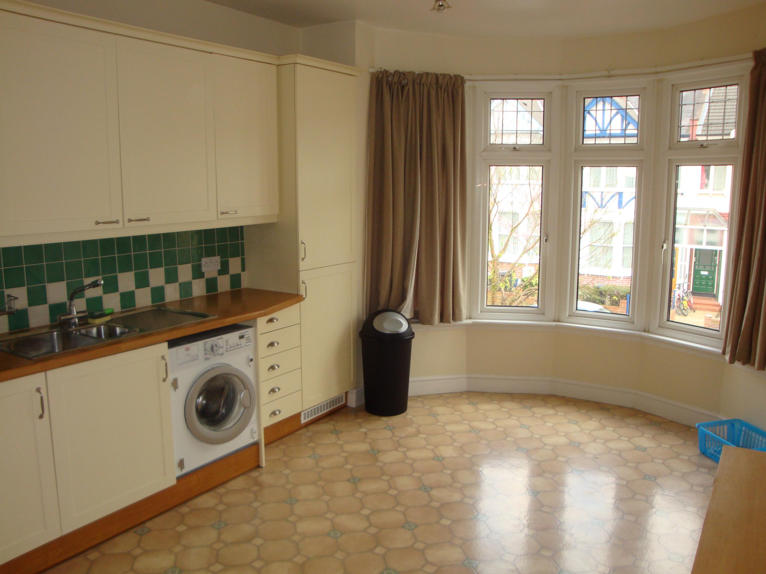 			2 Bedroom, 1 bath, 1 reception Flat			 Caddington Road, CRICKLEWOOD NW2