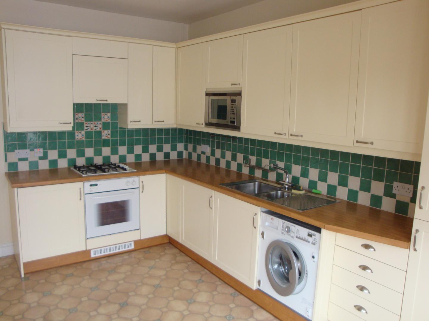 			2 Bedroom, 1 bath, 1 reception Flat			 Caddington Road, CRICKLEWOOD