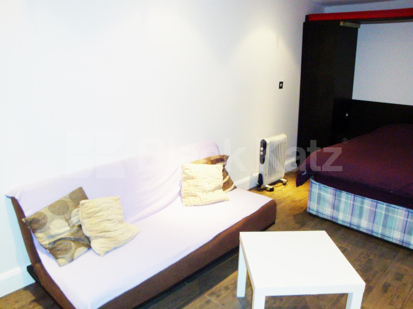 			NEW INSTRUCTION (INCLUDES ALL BILLS, PRIVATE GARDEN), Studio Apartment, 1 bath, 1 reception Flat			 Saint Albans Avenue, CHISWICK