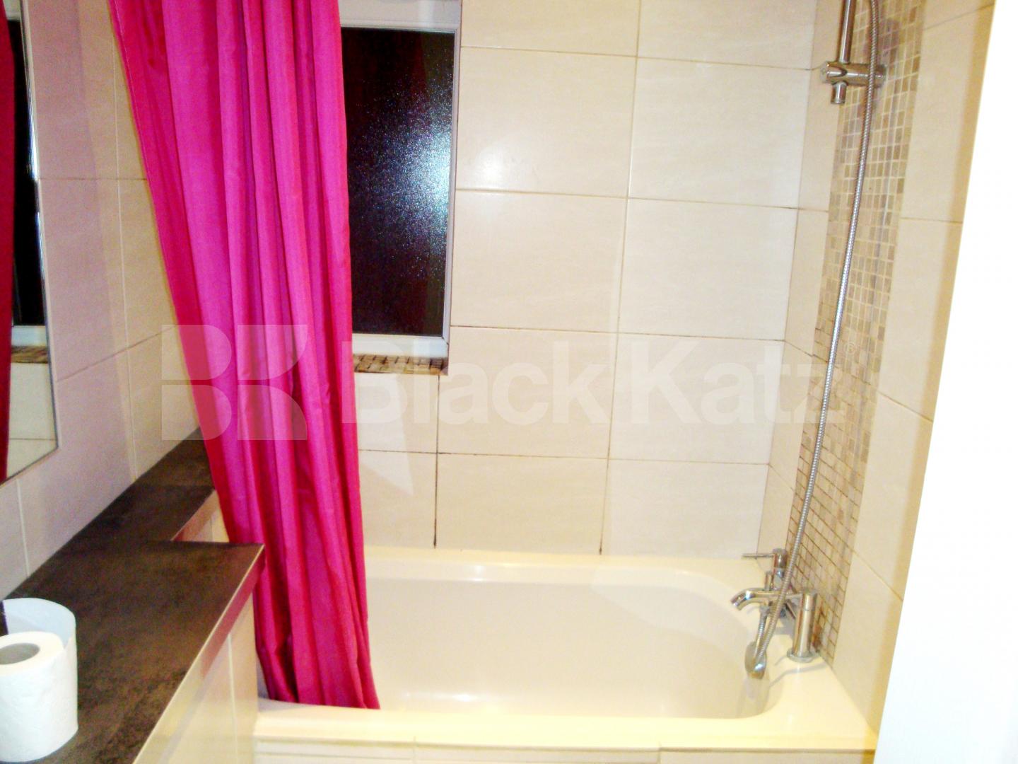 			NEW INSTRUCTION (INCLUDES ALL BILLS, PRIVATE GARDEN), Studio Apartment, 1 bath, 1 reception Flat			 Saint Albans Avenue, CHISWICK