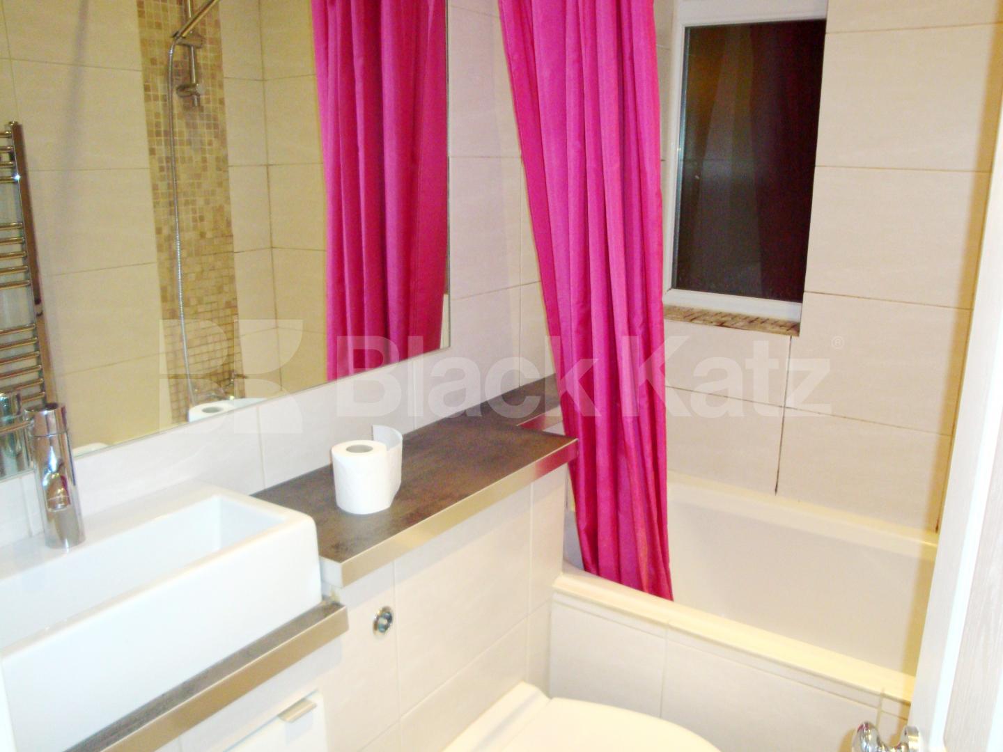 			NEW INSTRUCTION (INCLUDES ALL BILLS, PRIVATE GARDEN), Studio Apartment, 1 bath, 1 reception Flat			 Saint Albans Avenue, CHISWICK