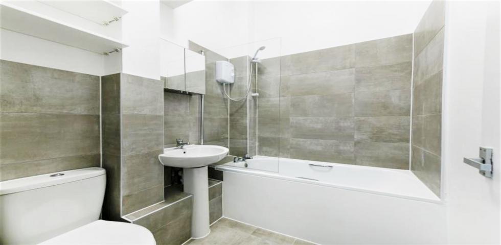 			2 Bedroom, 1 bath, 1 reception Apartment			 Kilburn High Road, KILBURN PARK