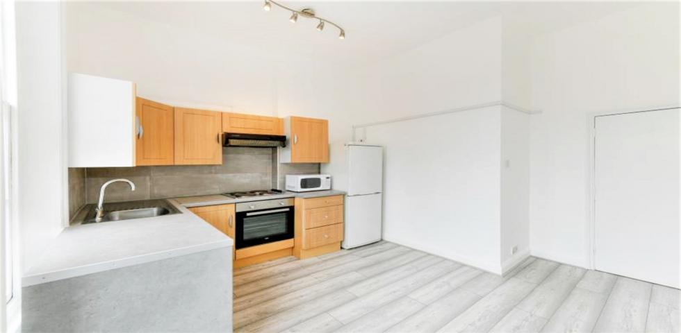 			2 Bedroom, 1 bath, 1 reception Apartment			 Kilburn High Road, KILBURN PARK
