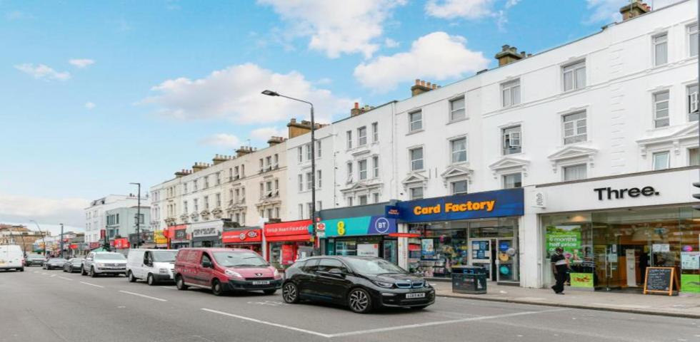 			2 Bedroom, 1 bath, 1 reception Apartment			 Kilburn High Road, KILBURN PARK