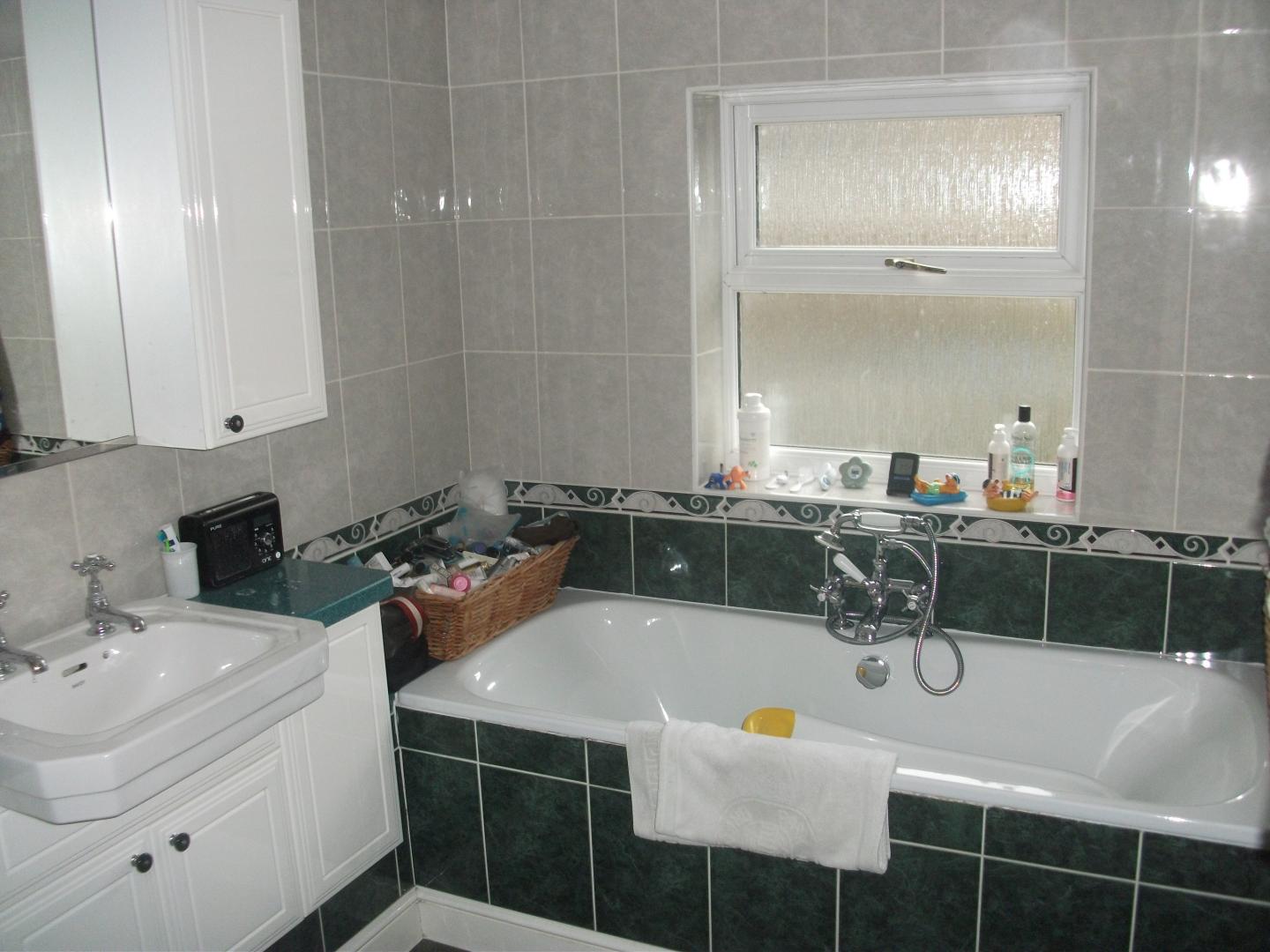 			2 Bedroom, 1 bath, 1 reception House			 Galton Street, QUEENS PARK