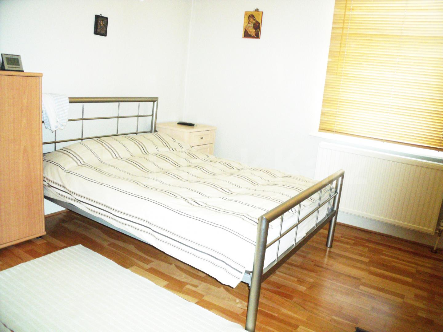 			NEW INSTRUCTION, 1 Bedroom, 1 bath, 1 reception Flat			 Friars Place Lane, Acton Central