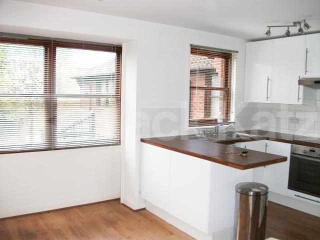			UNDER OFFER , Studio Apartment, 1 bath, 1 reception Flat			 Mayfield Road, Wendell Park