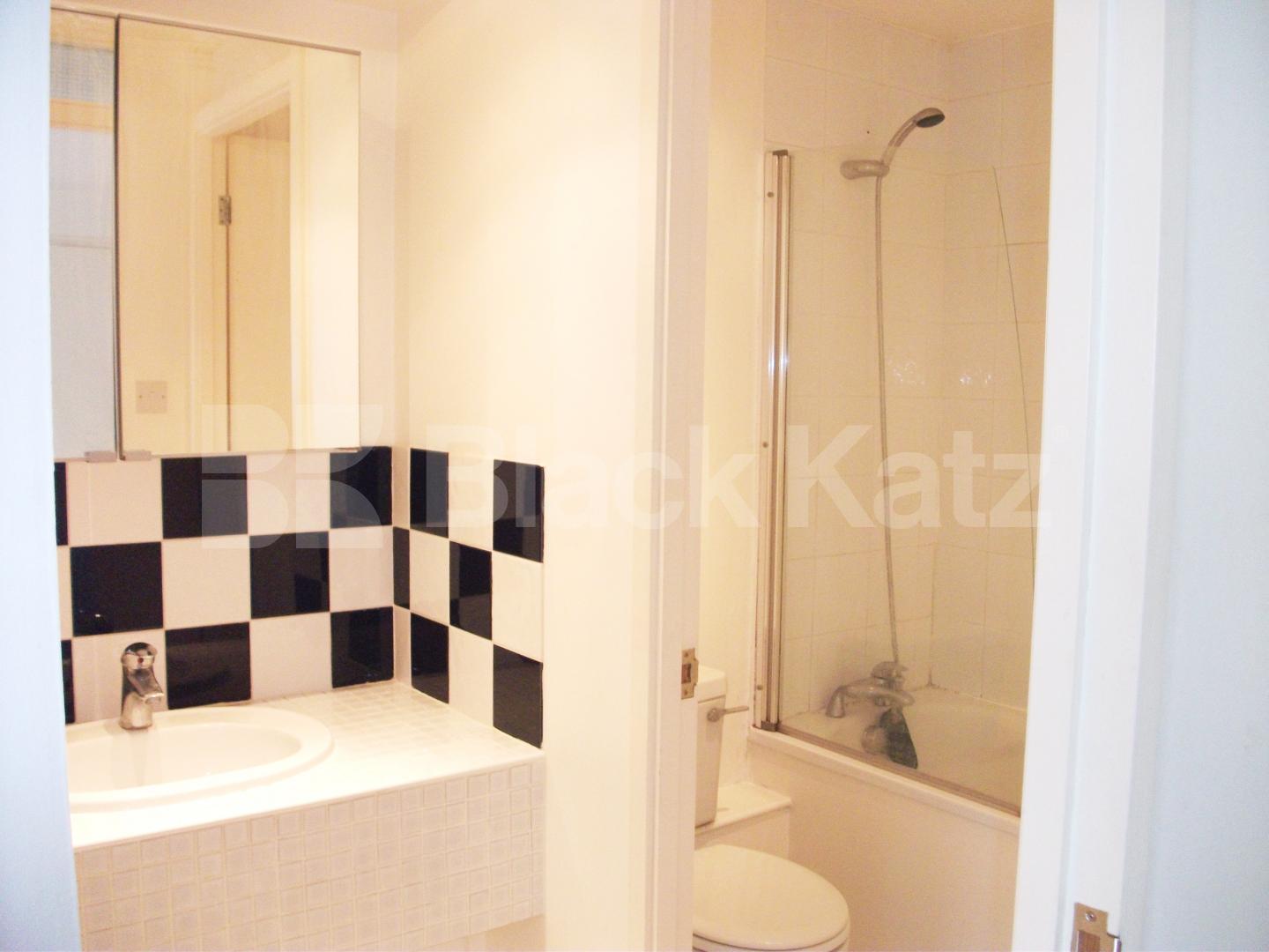 			UNDER OFFER , Studio Apartment, 1 bath, 1 reception Flat			 Mayfield Road, Wendell Park