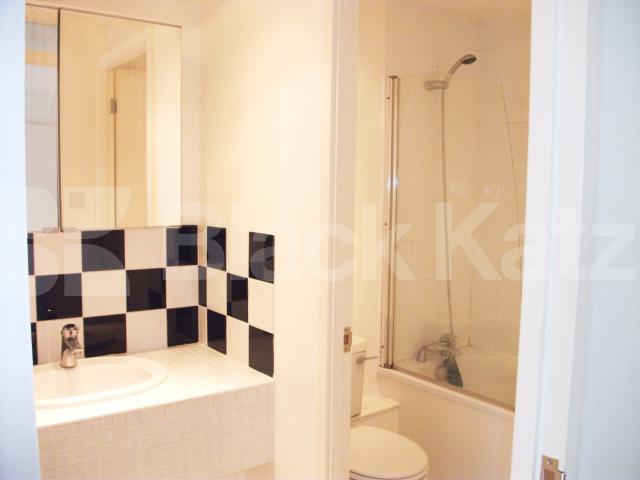 			UNDER OFFER , Studio Apartment, 1 bath, 1 reception Flat			 Mayfield Road, Wendell Park