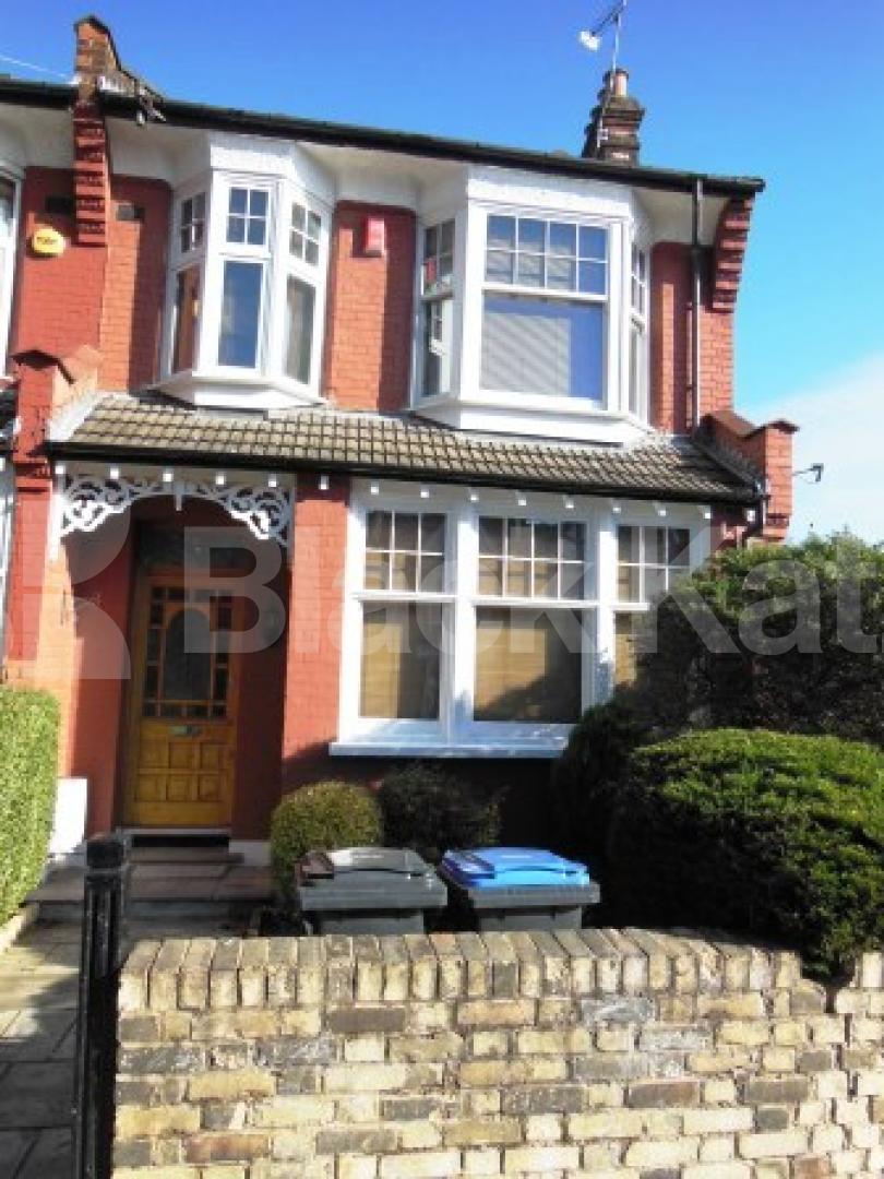 			End Of Terrace !, 3 Bedroom, 1 bath, 1 reception End Terraced House			 Shrewsbury Road, Bounds Green