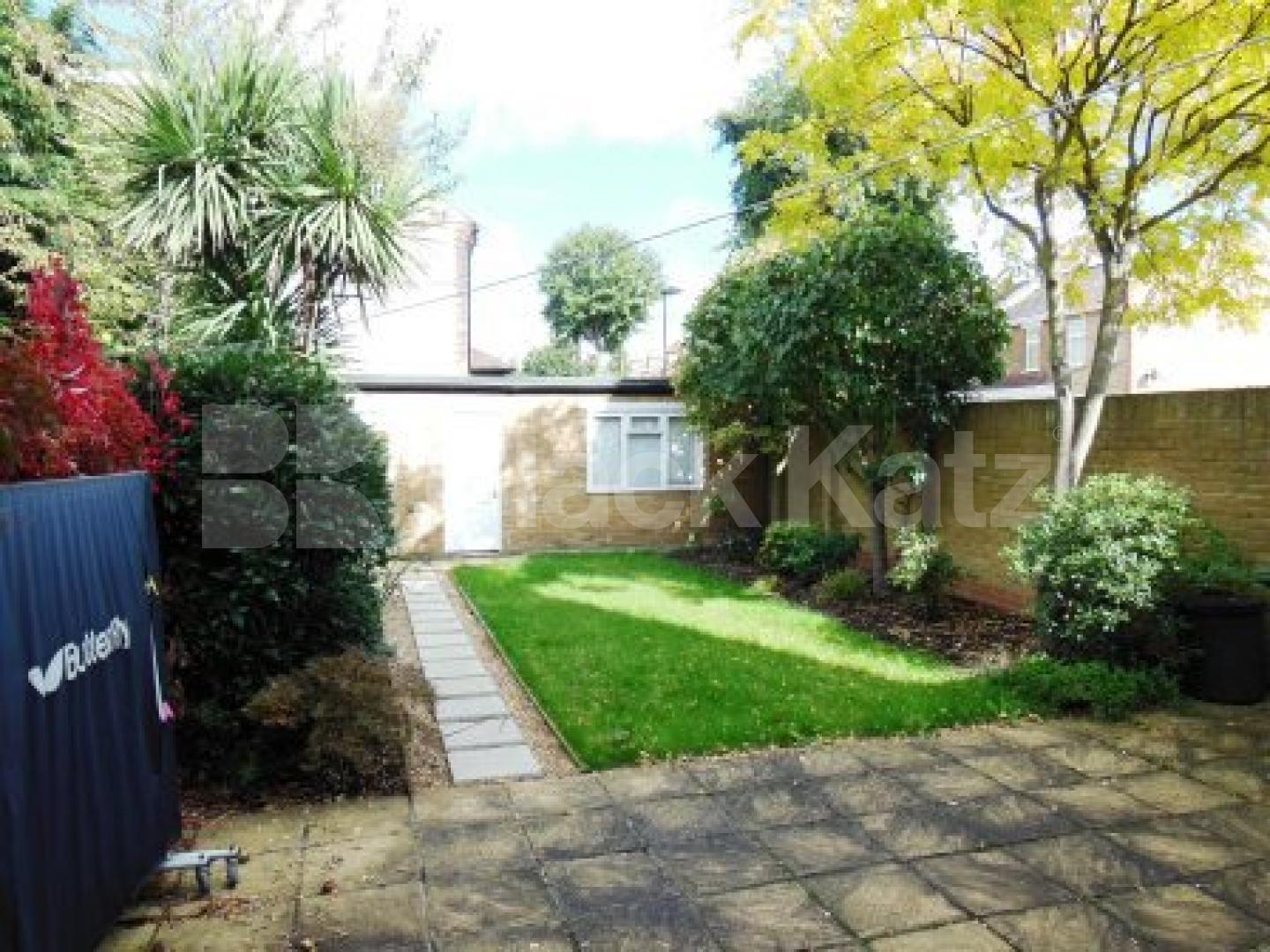 			End Of Terrace !, 3 Bedroom, 1 bath, 1 reception End Terraced House			 Shrewsbury Road, Bounds Green